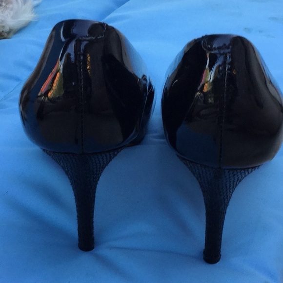 White Hse black mkt classic black patent heels - Picture 2 of 6